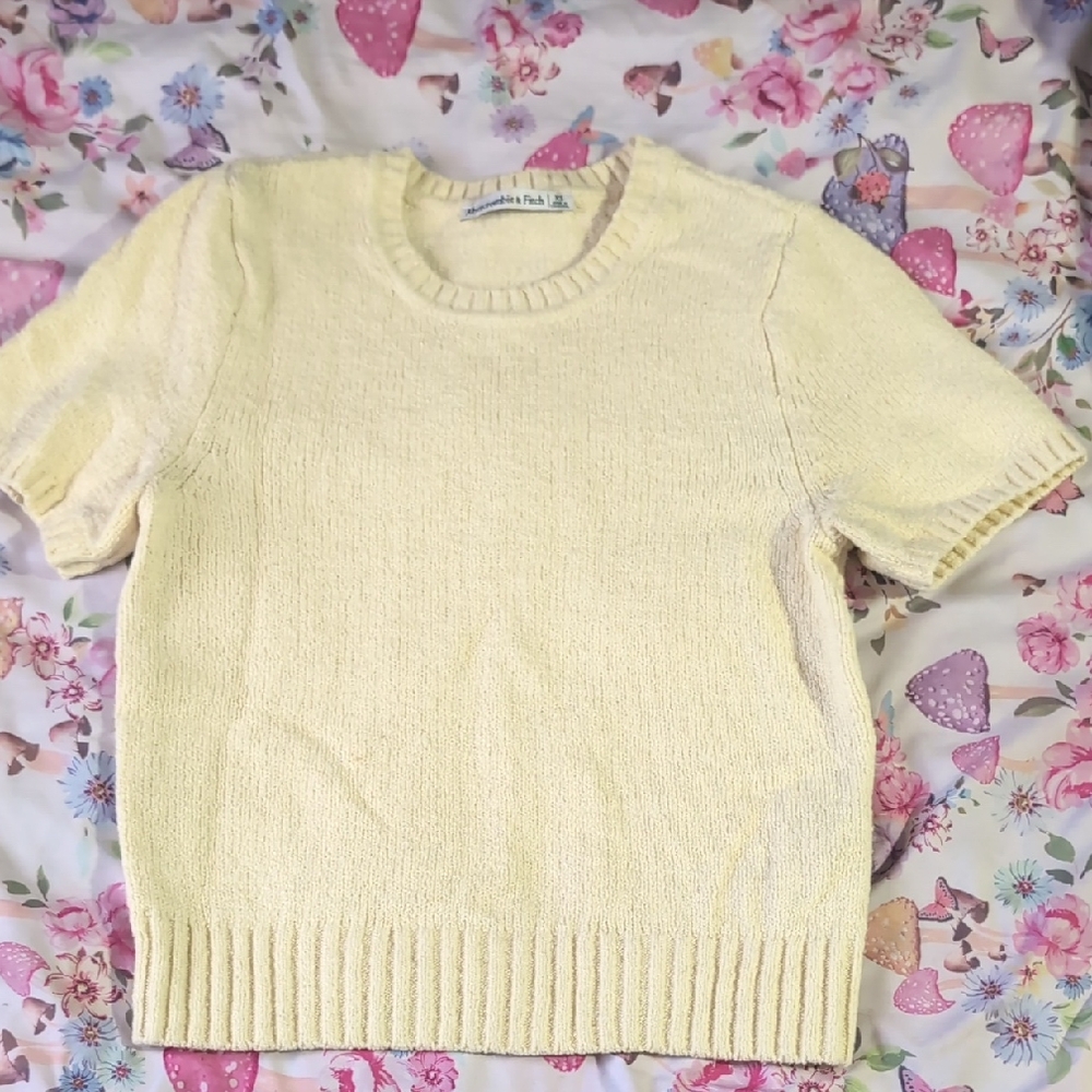 Abercrombie & Fitch Light Yellow Crew Neck Sweater
